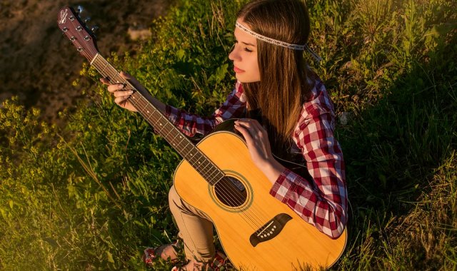 girl with guitar