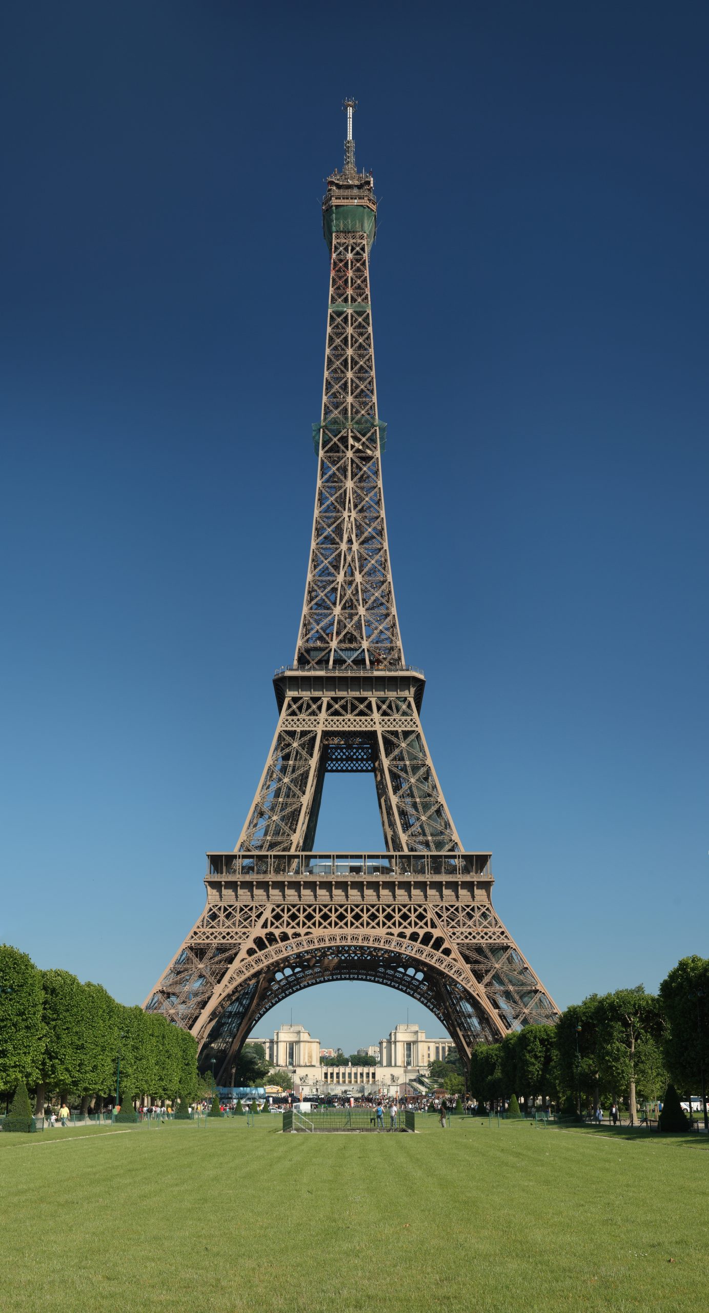 Tour_Eiffel_Wikimedia_Commons (1)