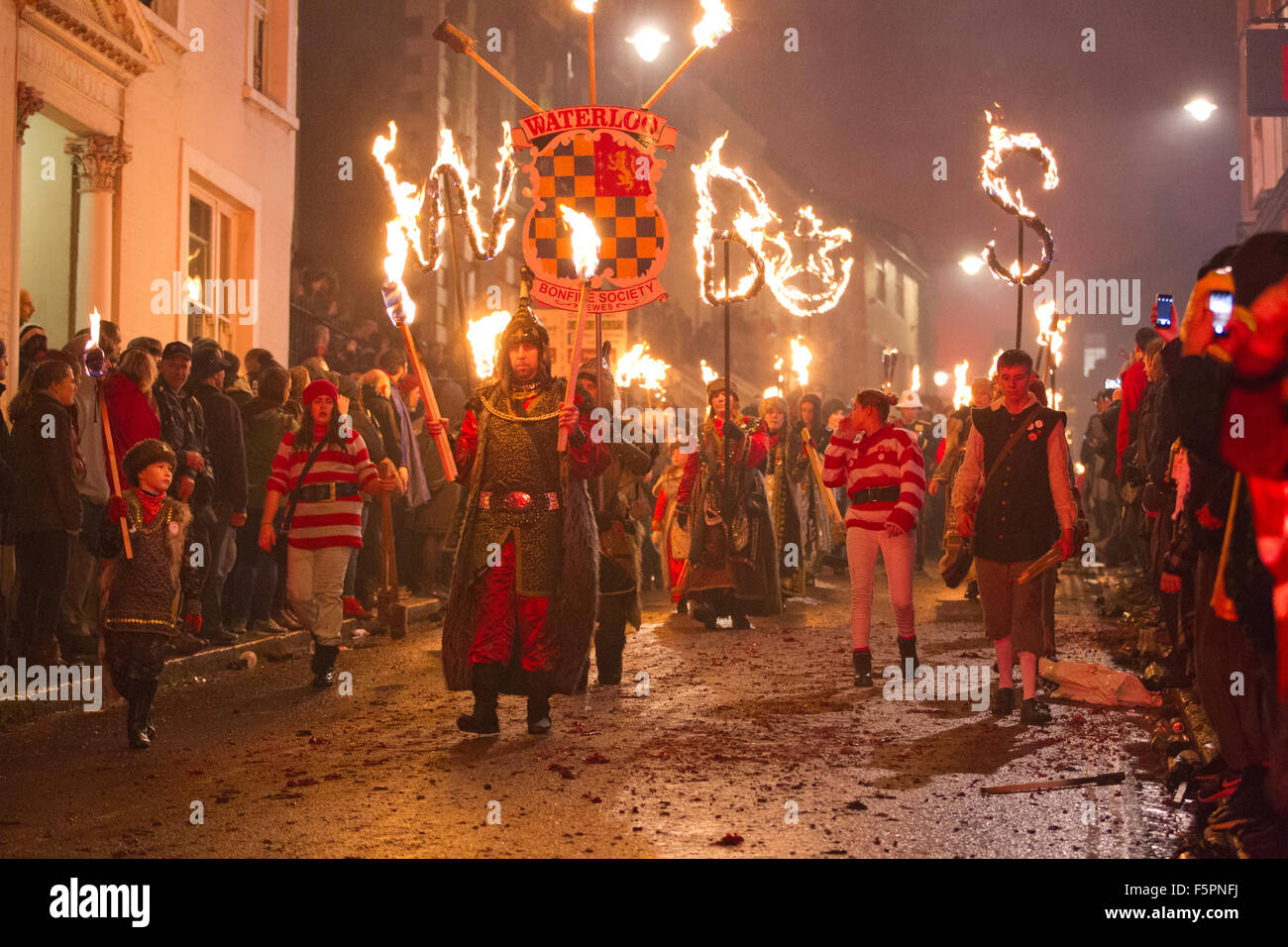 lewes-bonfire-celebrations-bonfire-night-east-sussex-england-united-F5PNFJ