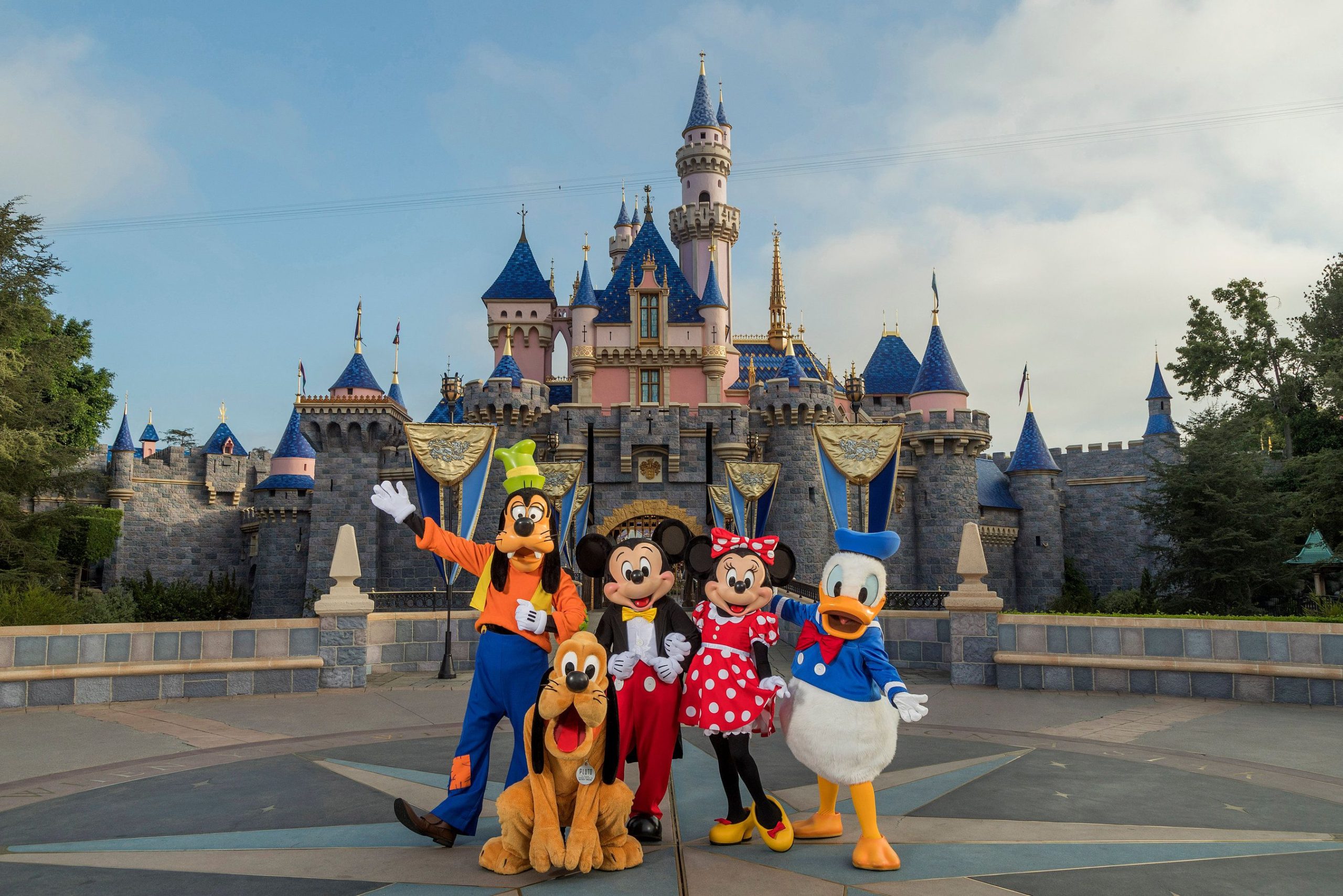 virtual-disneyland-rides-1586924120